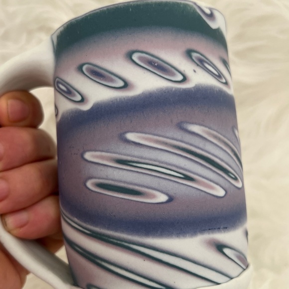 Vintage Handcrafted ceramic mugs in white and lavender signed by the artist 4.5” - Picture 7 of 11